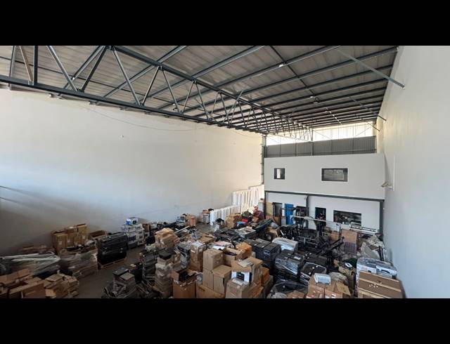 500M² WAREHOUSE TO LET IN LINBRO PARK